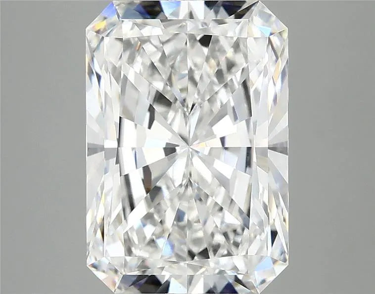 4.20ct Radiant Lab Grown Diamond (Colour E, Clarity VVS2, IGI Certified)